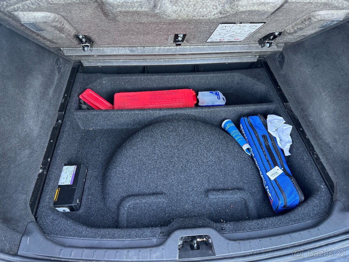 đš PRODĂM VOLVO XC60 2.4 D (D5) ⢠4Ă4 ⢠AUTOMAT ⢠2009 - 12