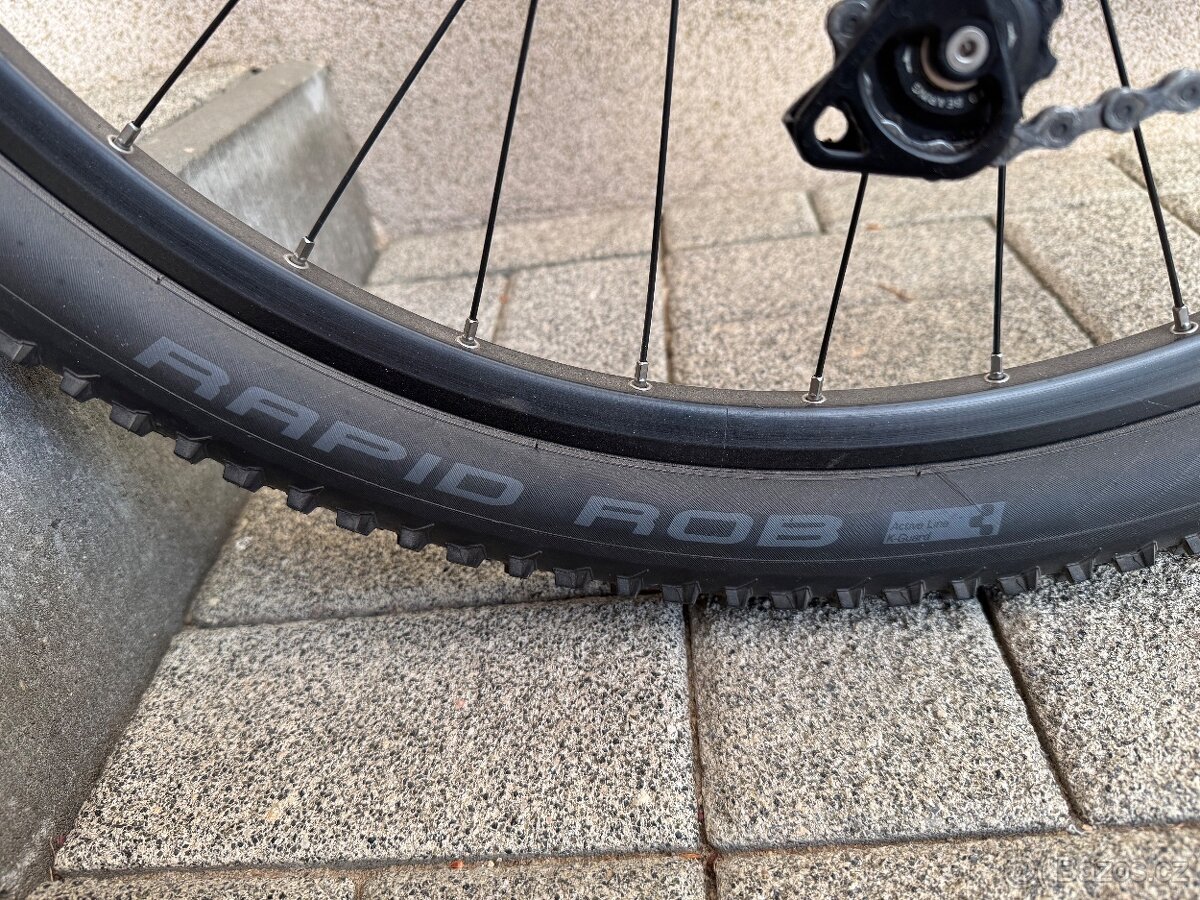 CUBE REACTION 27,5 lehčené 11,85Kg, CARBON, TOP STAV - 12