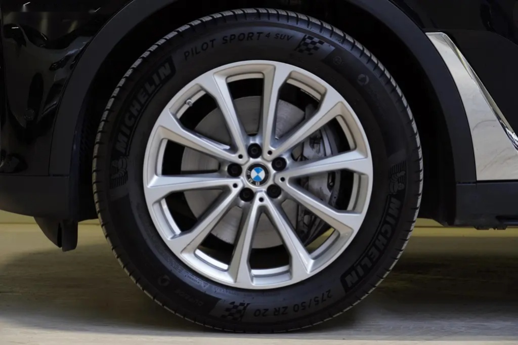 BMW X7, 40D,SOFTCLOSE,PANO,HUD,ČR,DPH - 12