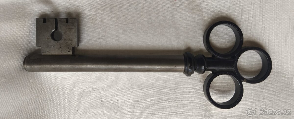 vintage nálevka na víno a vývrtka - 12