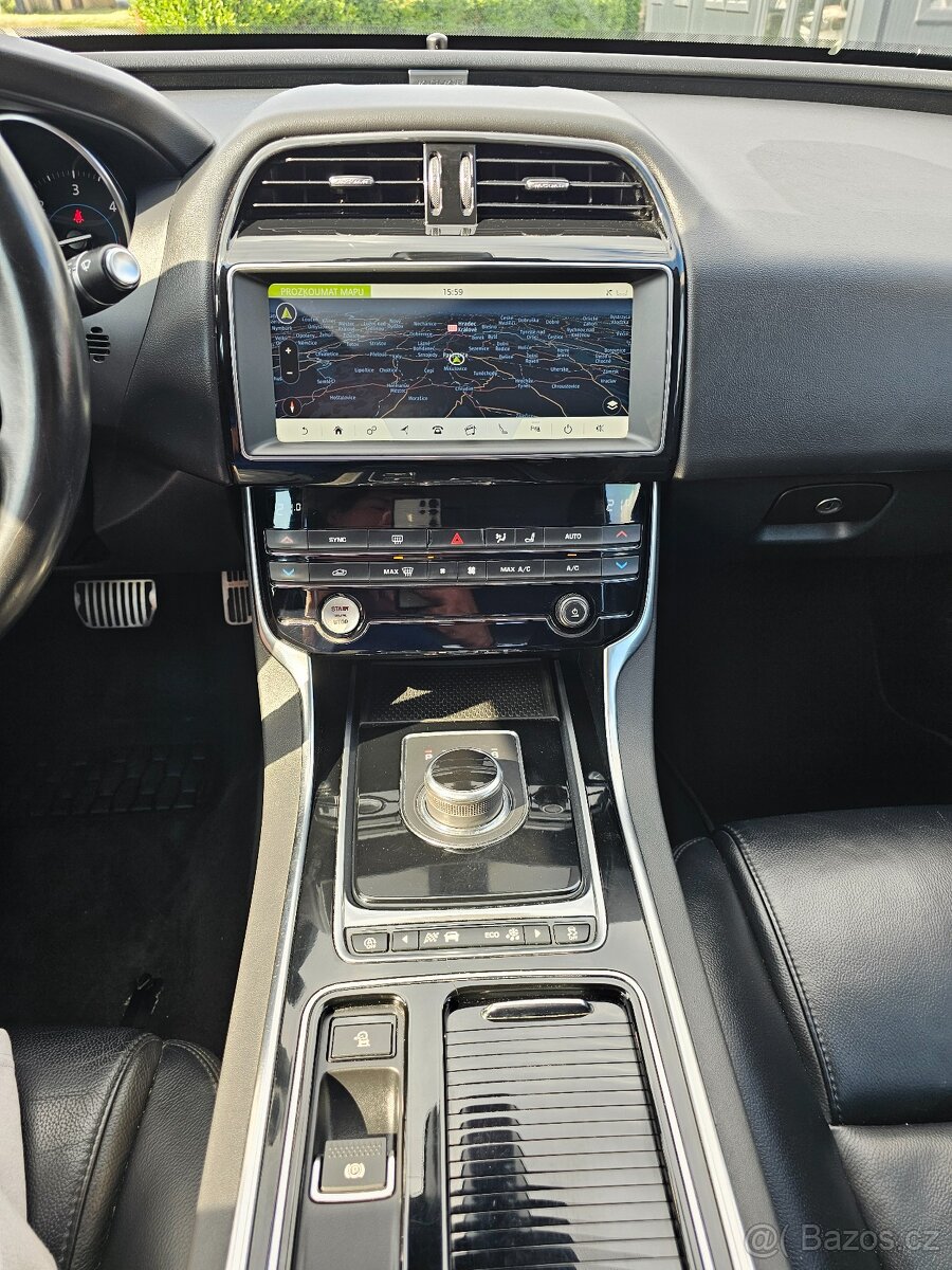 JAGUAR XE 2019 2.0D 132kW,VÝHŘEVY,NAVI,TEMPOMAT,SERVISKA - 12