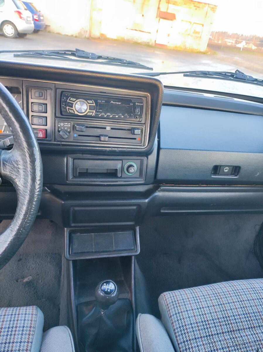 VOLKSWAGEN GOLF 1 CABRIO KARMANN - 12