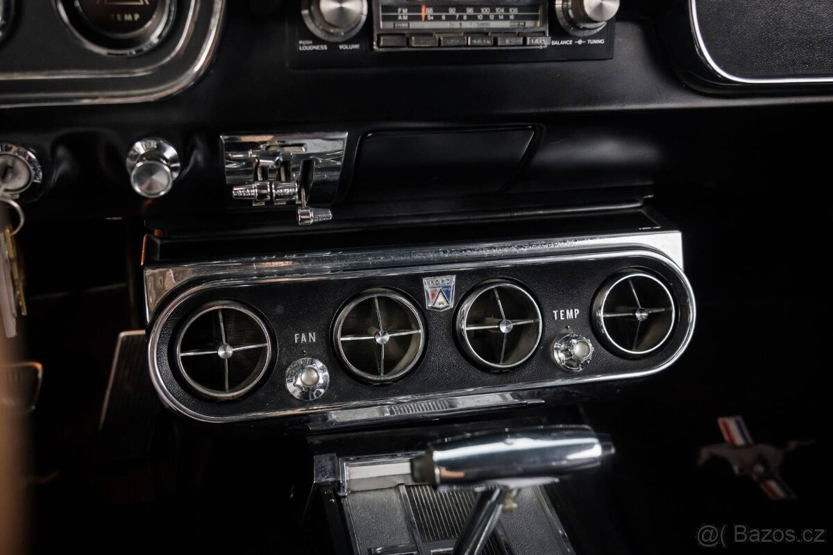 Ford Mustang Fastback z roku 1966 - 12