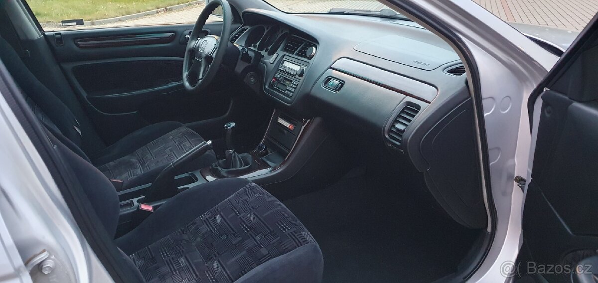 Honda Accord 2.0 - 12