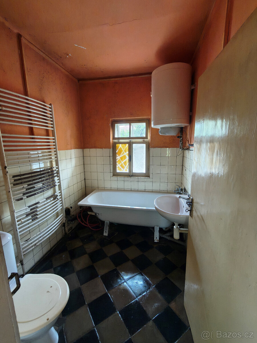 Chvalkovice - Střeziměřice -rodinný dům 3+1, pozemek 2066 m2 - 12