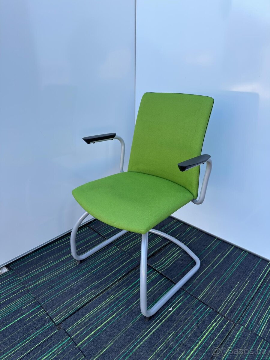 Nevyužité židle - 12