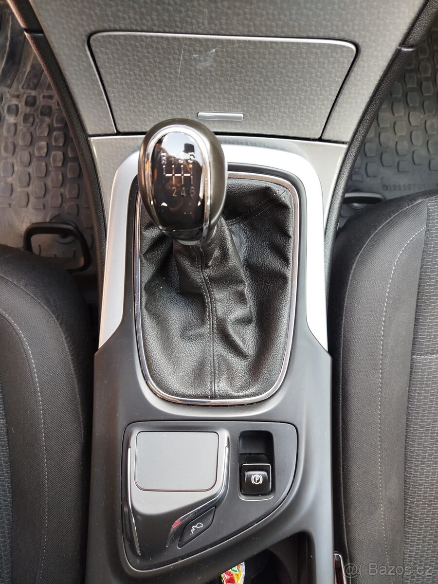 Opel Insignia Combi 2.0 CDTI (88 kW) - plná servisní knížka - 12