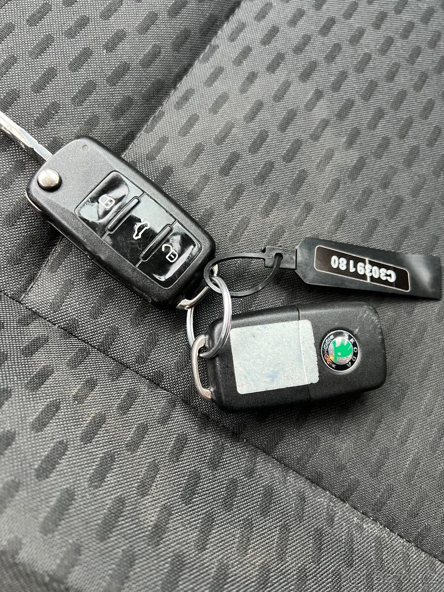 HEZKÁ ŠKODA FABIA 1.2 TSI - BEZ KOROZE - 2 SADY KOL - 12