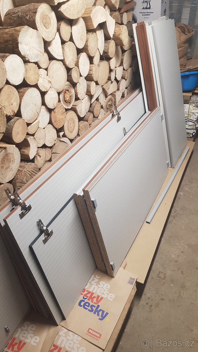 Skříň se zrcadlem - 12