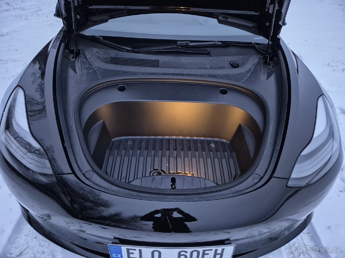 Prodám Tesla model 3 SR - 12