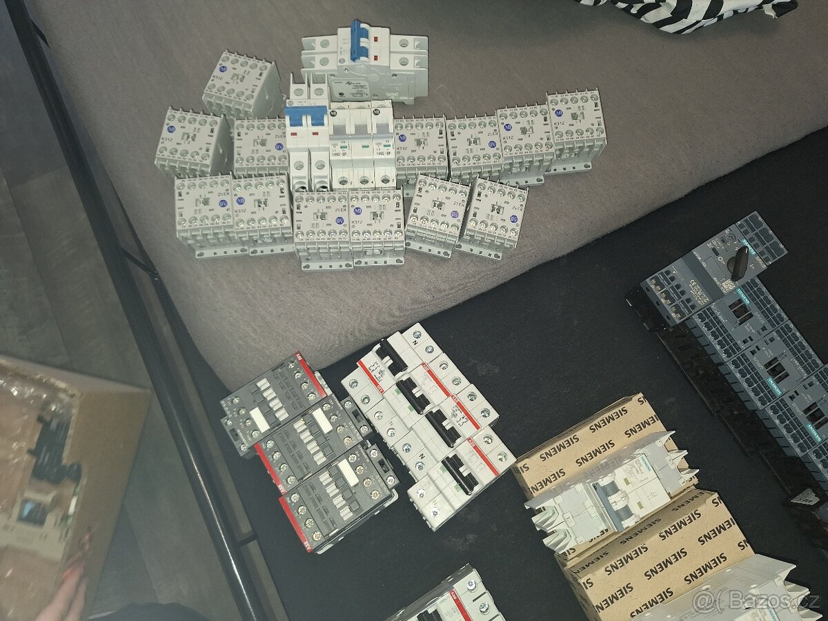 Nevyužitý elektromateriál - jističe, stykače, relé, switch - 12