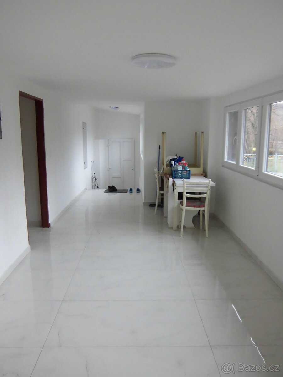 Byt 2+1+hala v rod.domku s terasou a zahrádkou, K.Hora - 12