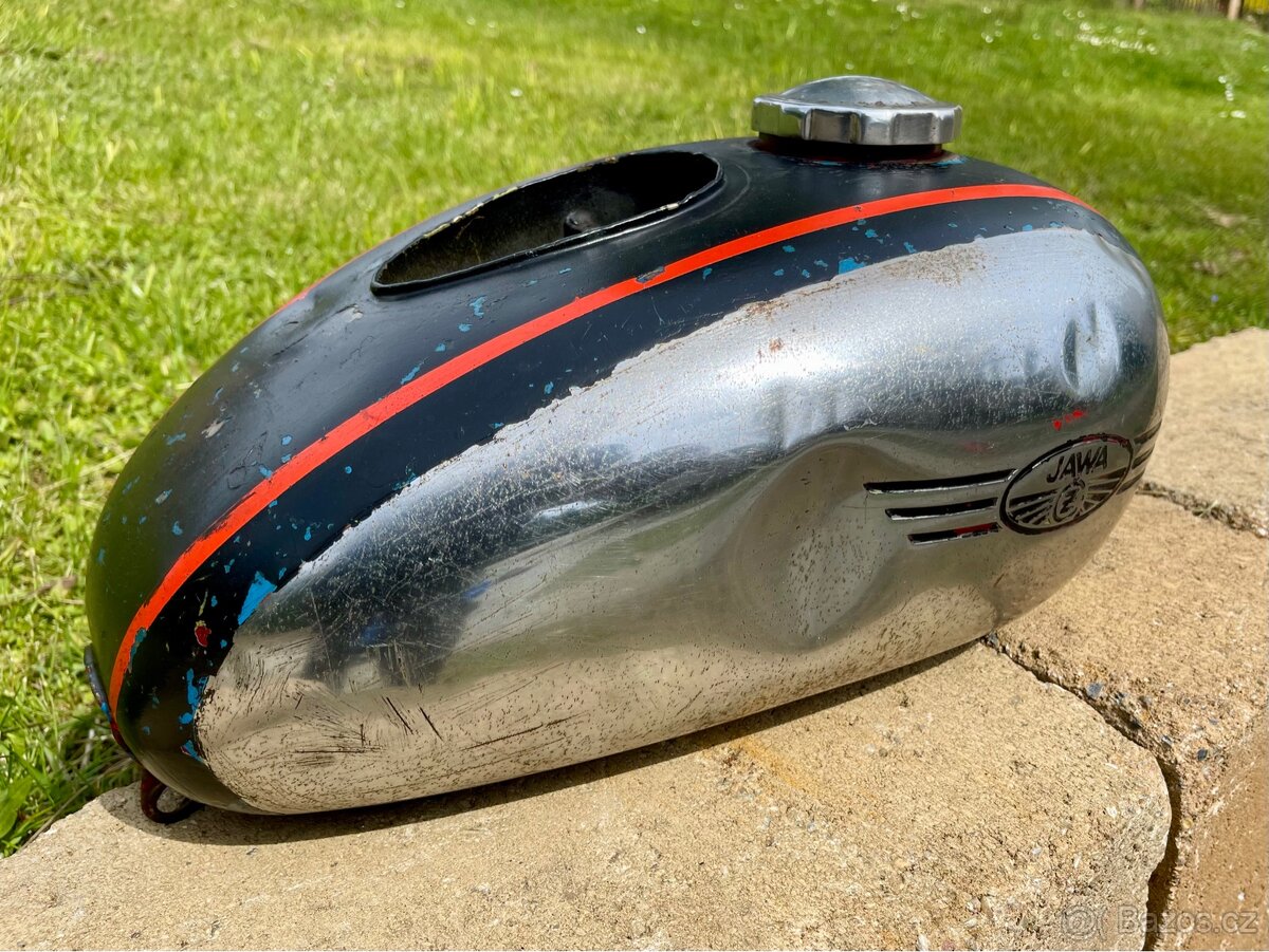 Jawa ČZ 250 350 kývačka - nádrž s víčkem - 12