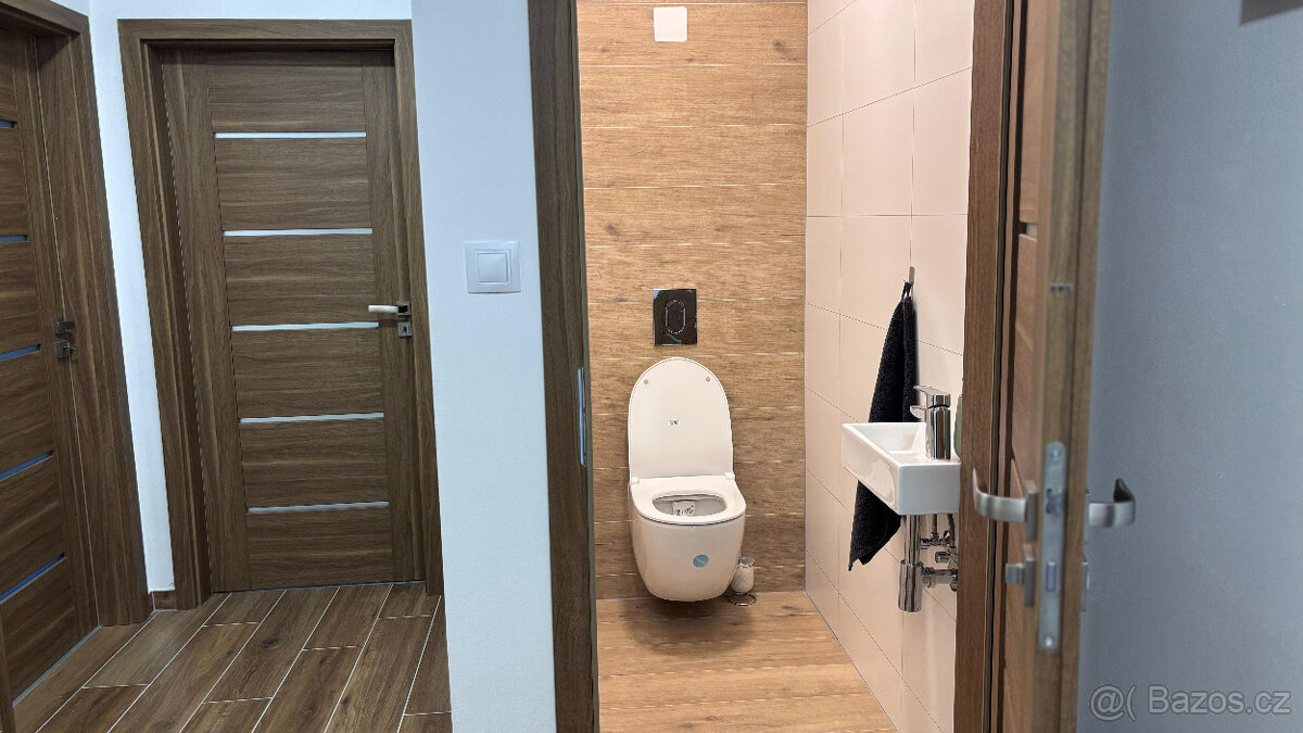 Atraktivní řadový dům 104 m2 s parkovacími místy - 12