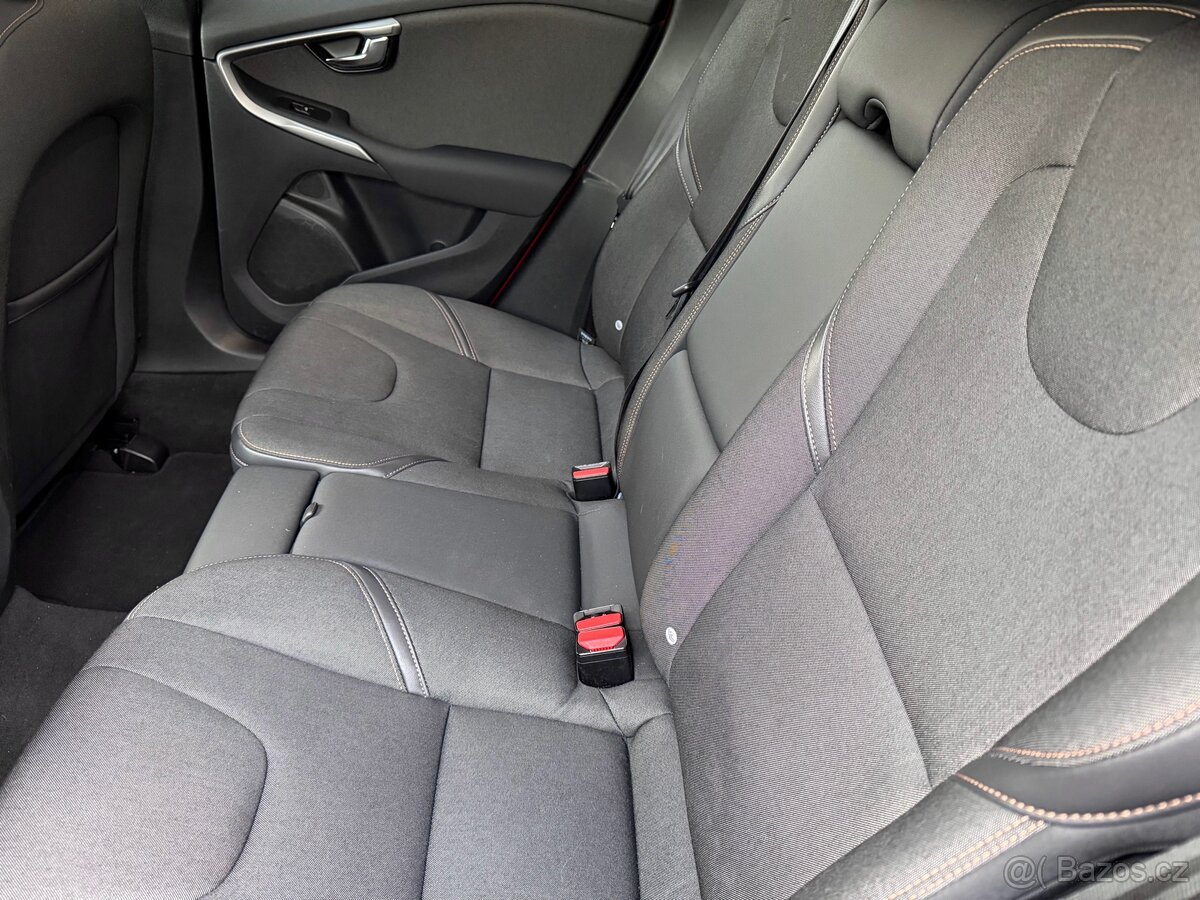 Volvo V40 Cross Country / T4 132 kW / automat / 4x4 - 12