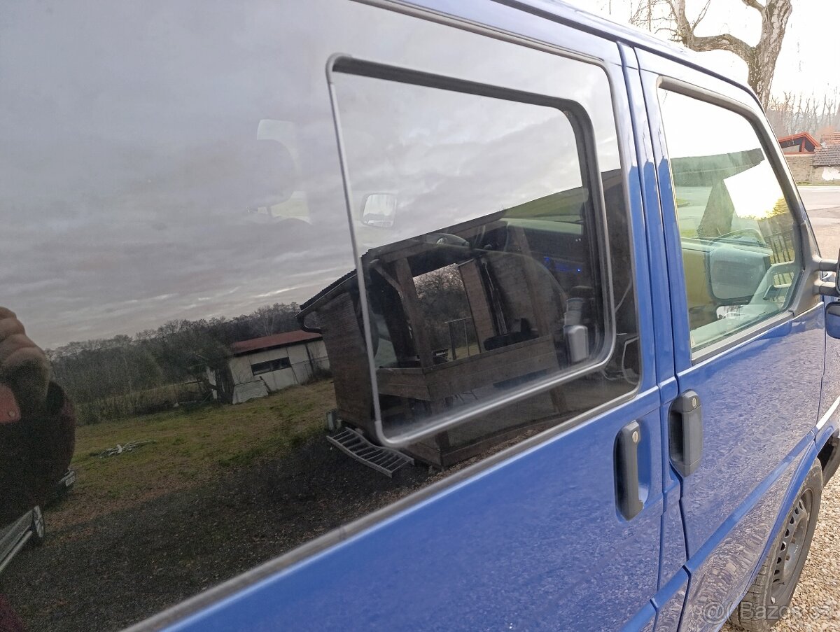 Volkswagen Transporter 2.5 TDi 75kw 5-9míst - 12