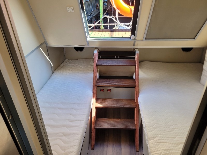 Hliníková loď s kajutou - 12