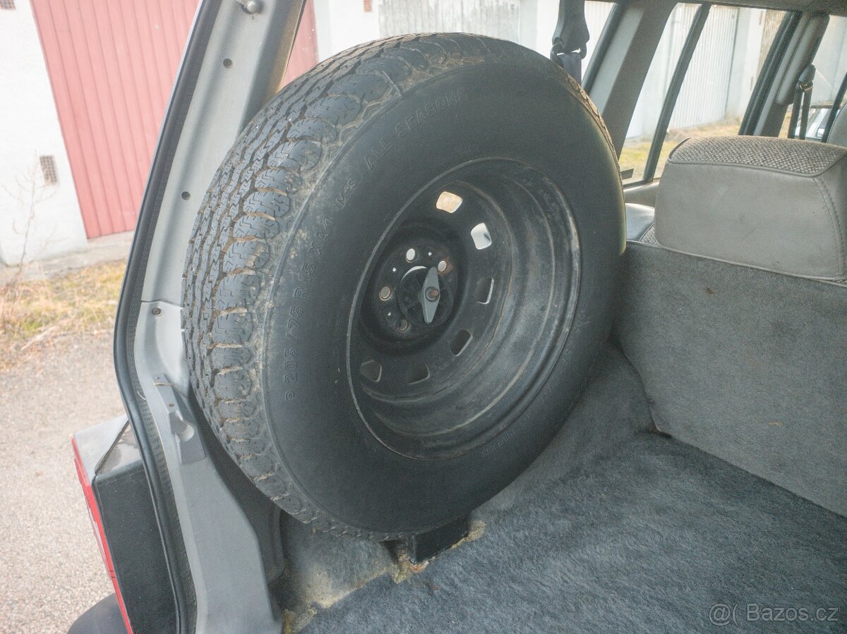 Jeep Cherokee XJ 2.5i 4x4 - 12