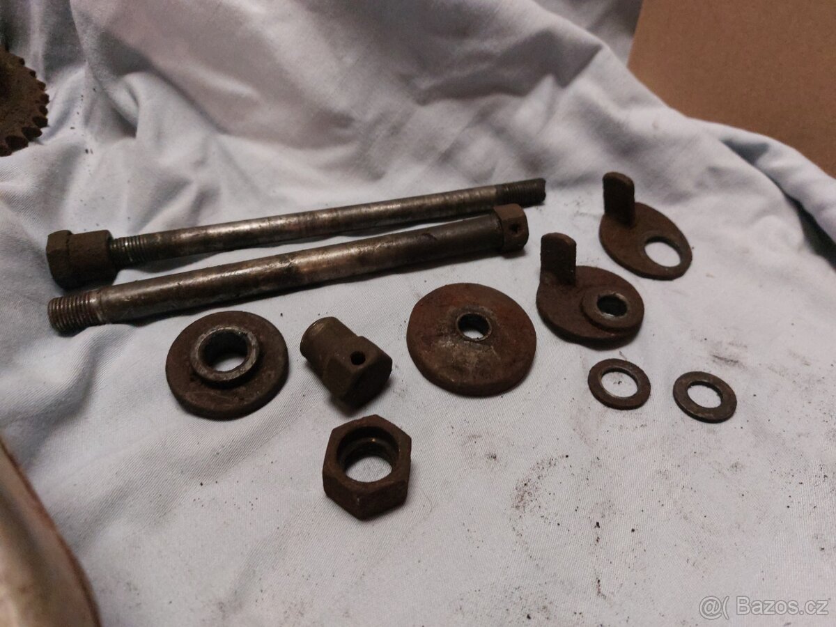 Uklid - dily ČZ a perak 350 - 12