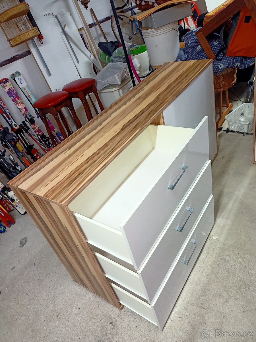 Prodám 2 x hezké moderní komody - 12