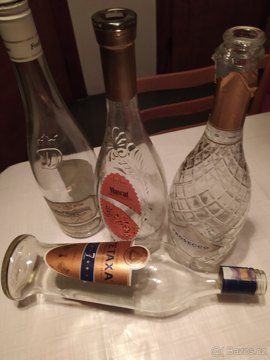 láhve 0,5l a 1lt s uzávěrem, plucky (placatky) 0,2l - 12