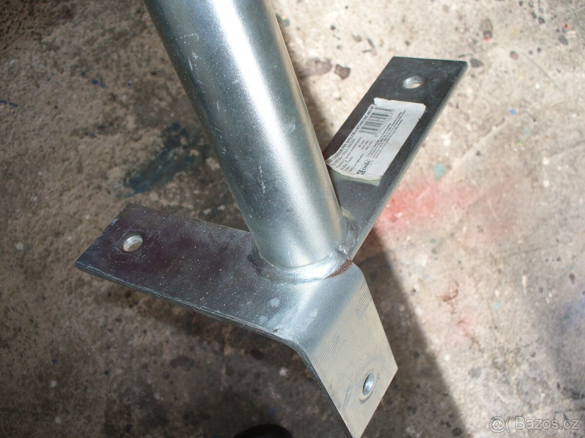 držák pro satelity a antény - 12