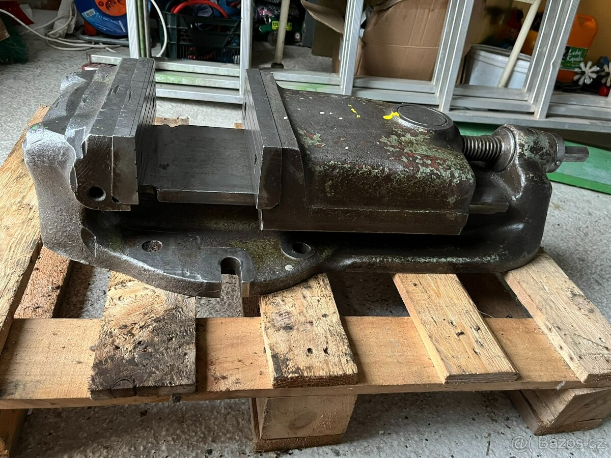 Strojní svěrák 250 - 12