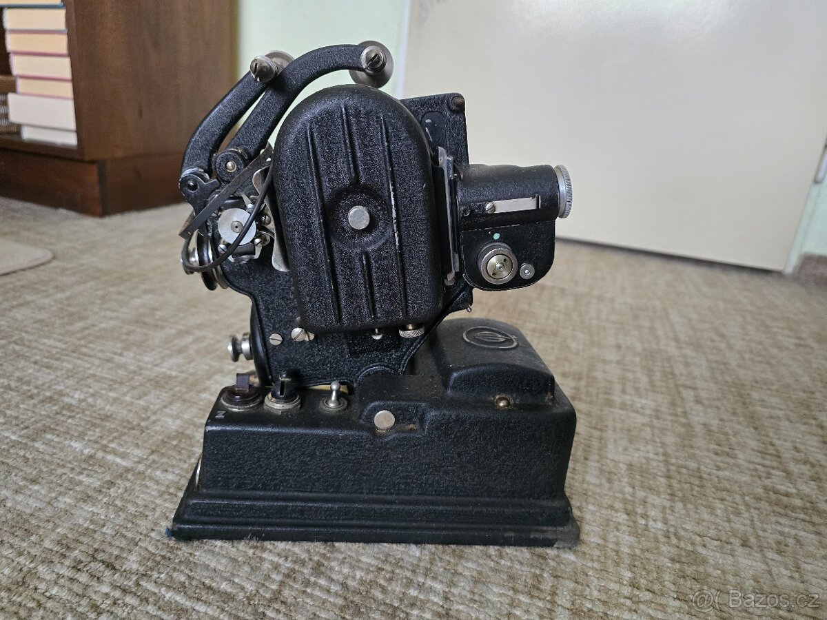 Retro kamera s projektorem - 12