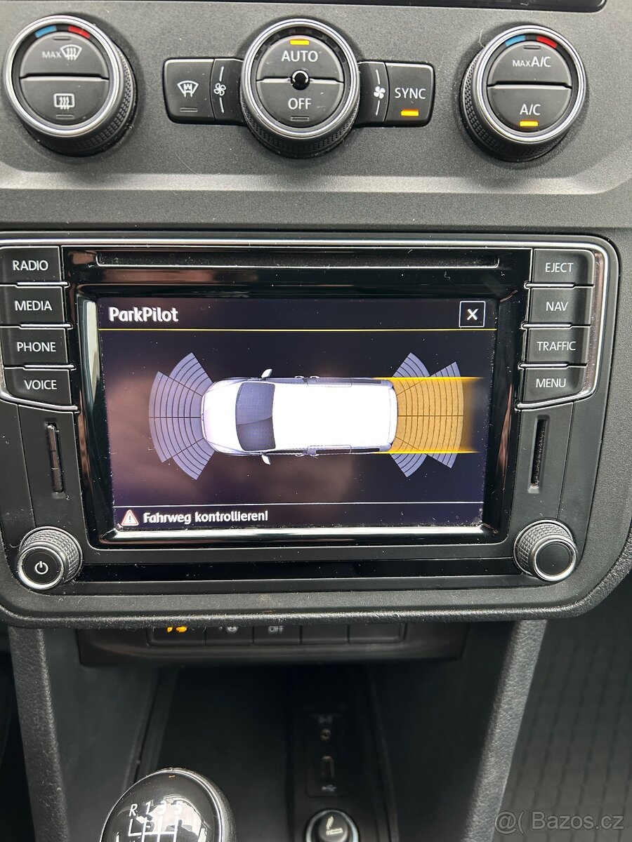 VOLKSWAGEN CADDY 2,0 TDI - AUTOM. PARKOVÁNÍ, TOP STAV - 12
