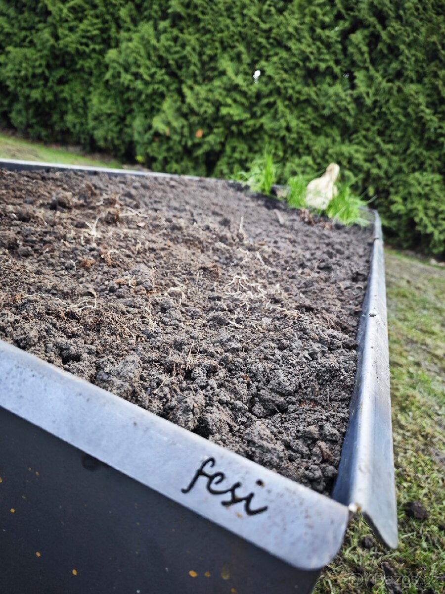 Vyvýšený záhon - 12