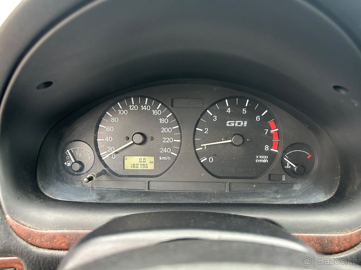 MITSUBISHI CARISMA - 12