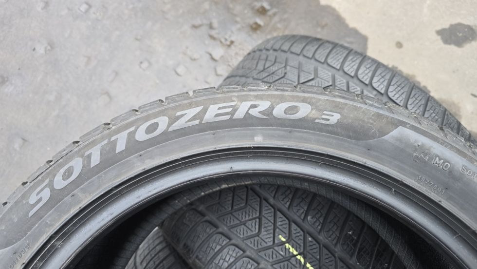 Zimní pneu 245/45/19 Pirelli - 12