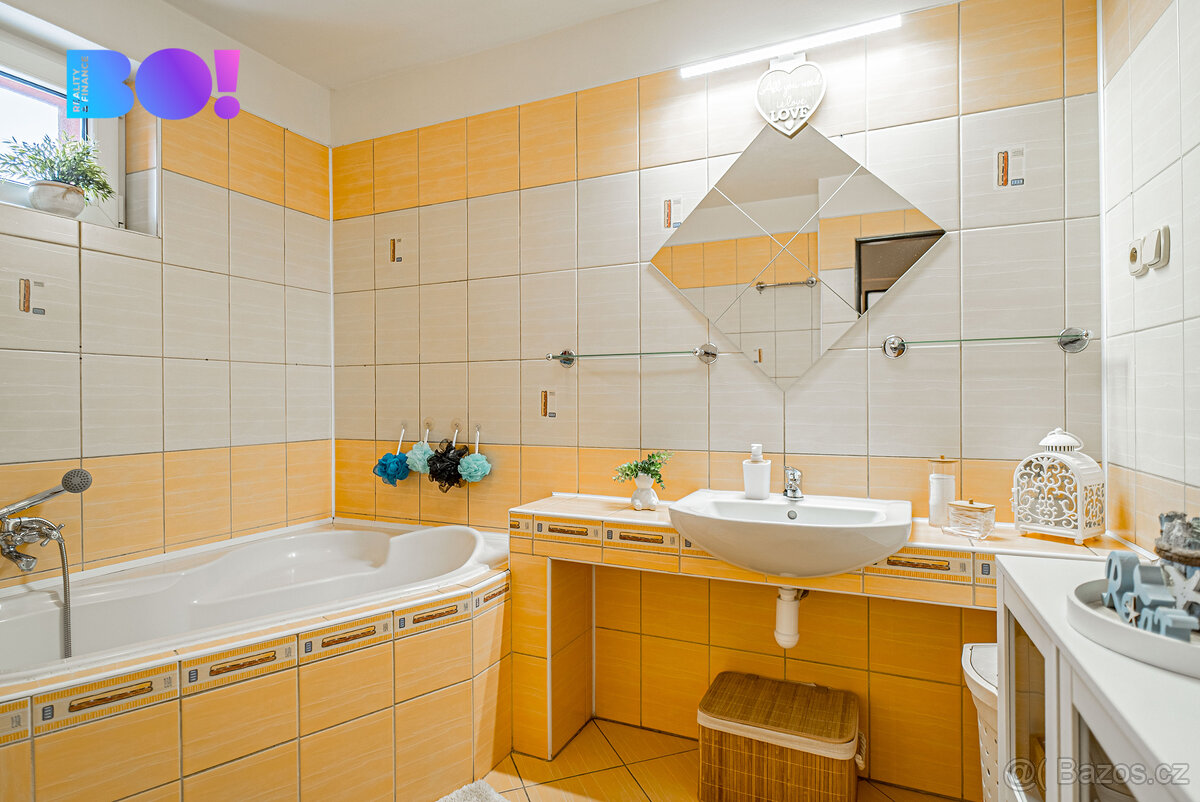 Vícegenerační rodinný dům se třemi bytovými jednotkami – Kar - 12