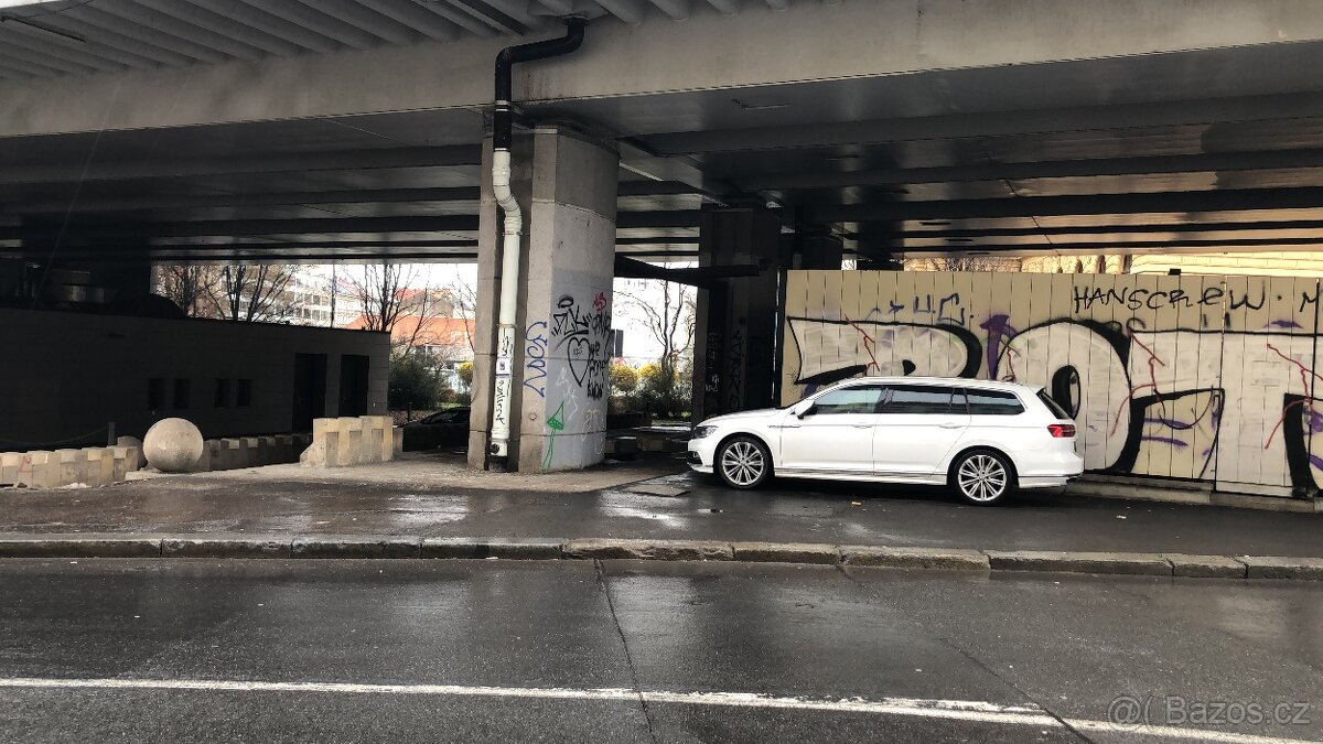 VW Passat Variant 2.0TDI/R-Line/Pano/DSG/LED - 12