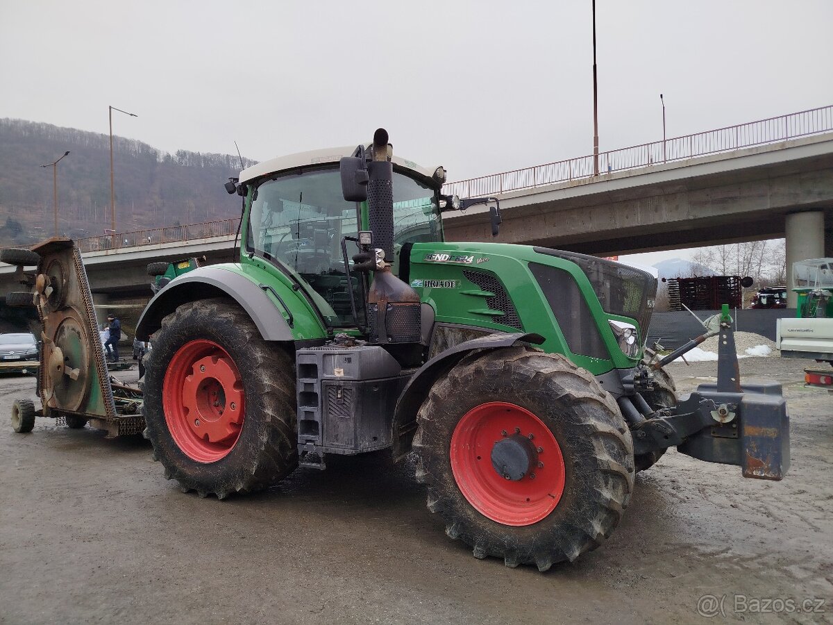 FENDT 824 VARIO - 12