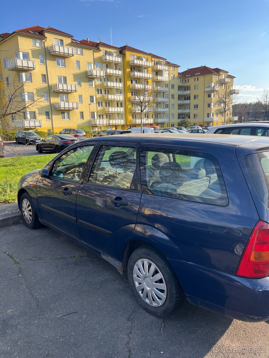 Ford focus 1.6 - 12
