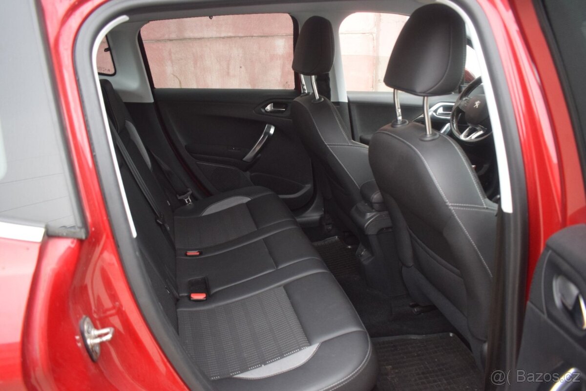 Peugeot 2008 1.2 PureTech ALLURE/VÝBAVA/MAN - 12