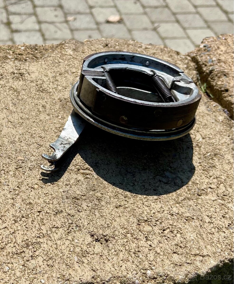 Jawa 50 550 pařez - přední brzda - 12