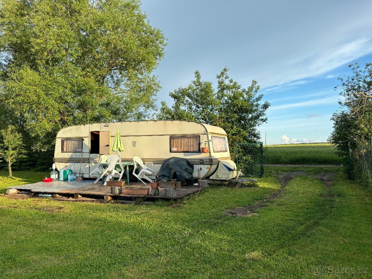 Zahrada s karavanem u Plzně - 12