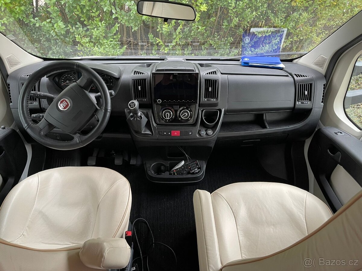 Obytný vůz alkovna XGO - 12