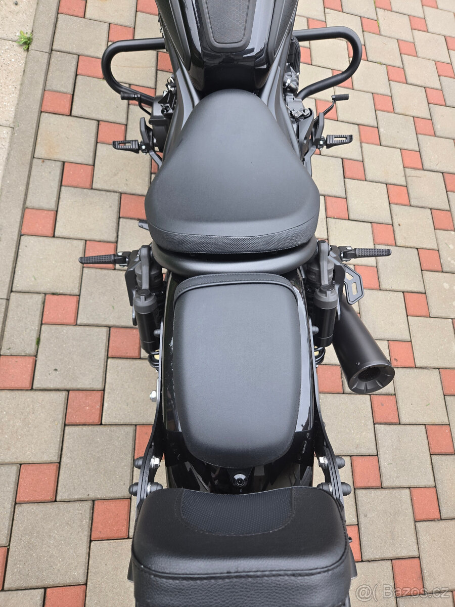 Prodám nově zajetou Hondu Rebel 1100, mraky doplňků - 12