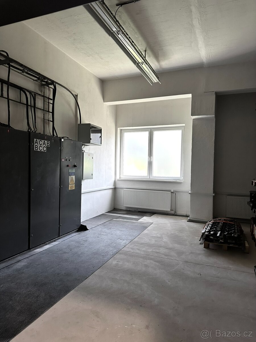 Kancelářské a skladovací prostory se zázemím - 12
