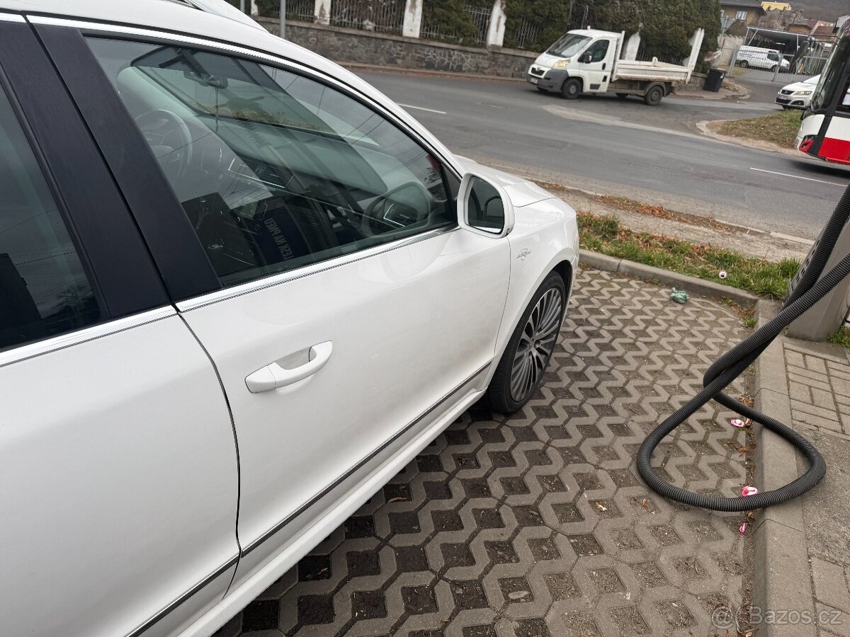 Superb 2 FL Laurin & Klement - 12