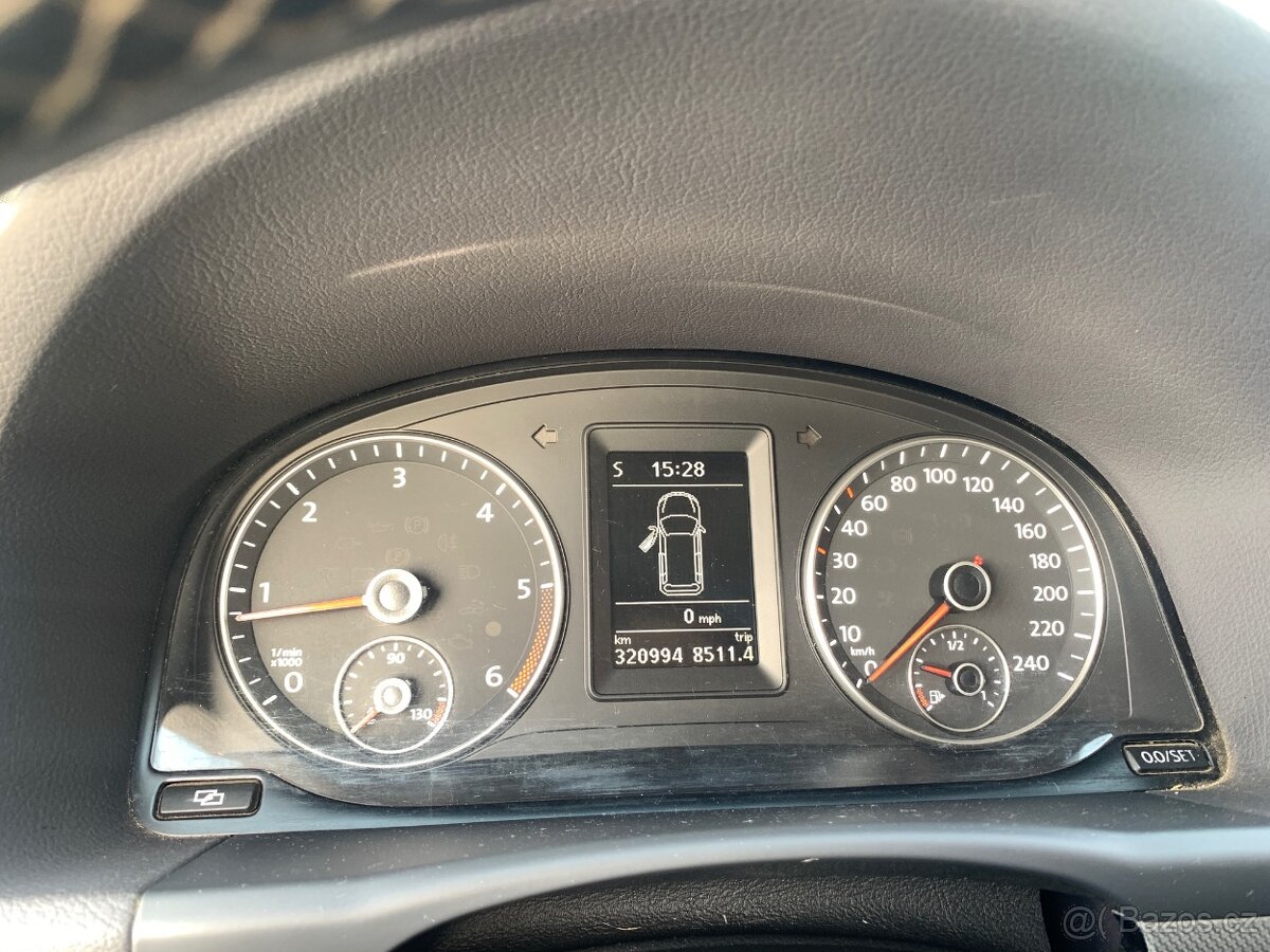 VOLKSWAGEN TOURAN 1.6 TDi Comfortline - 12