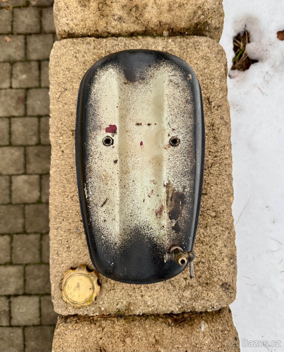 Stadion S11 - nádrž s víčkem - 12