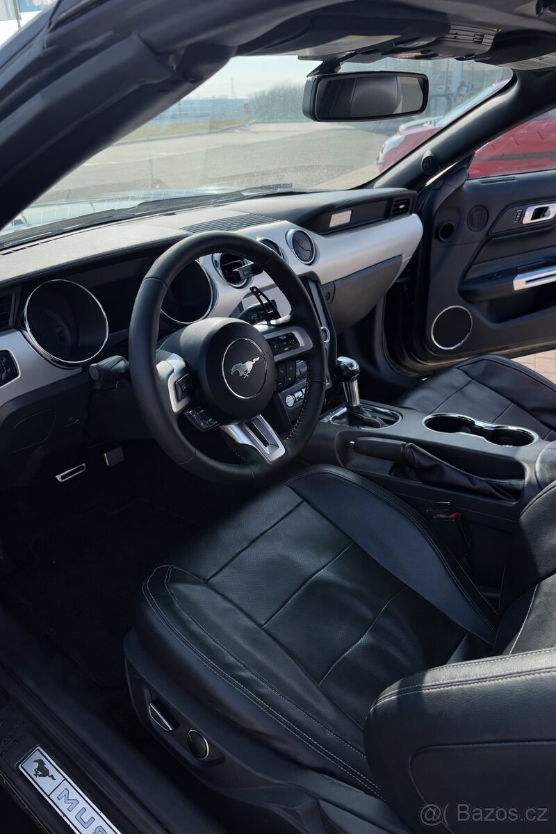 FORD MUSTANG CABRIO - 12