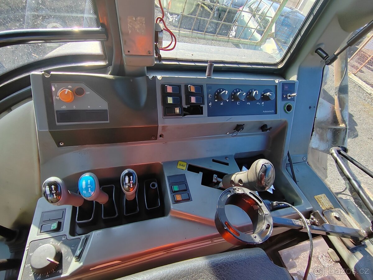 VALTRA 6850 lesní kolový traktor - 12