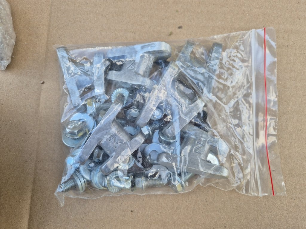 boční nášlapy + montážní příslušenství Renault Captur II 820 - 12