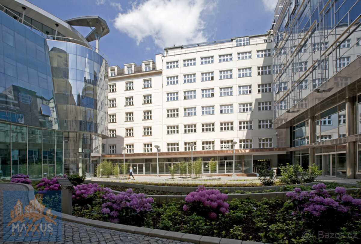 Atraktivní kancelářské prostory v historické budově (12 m2), - 12