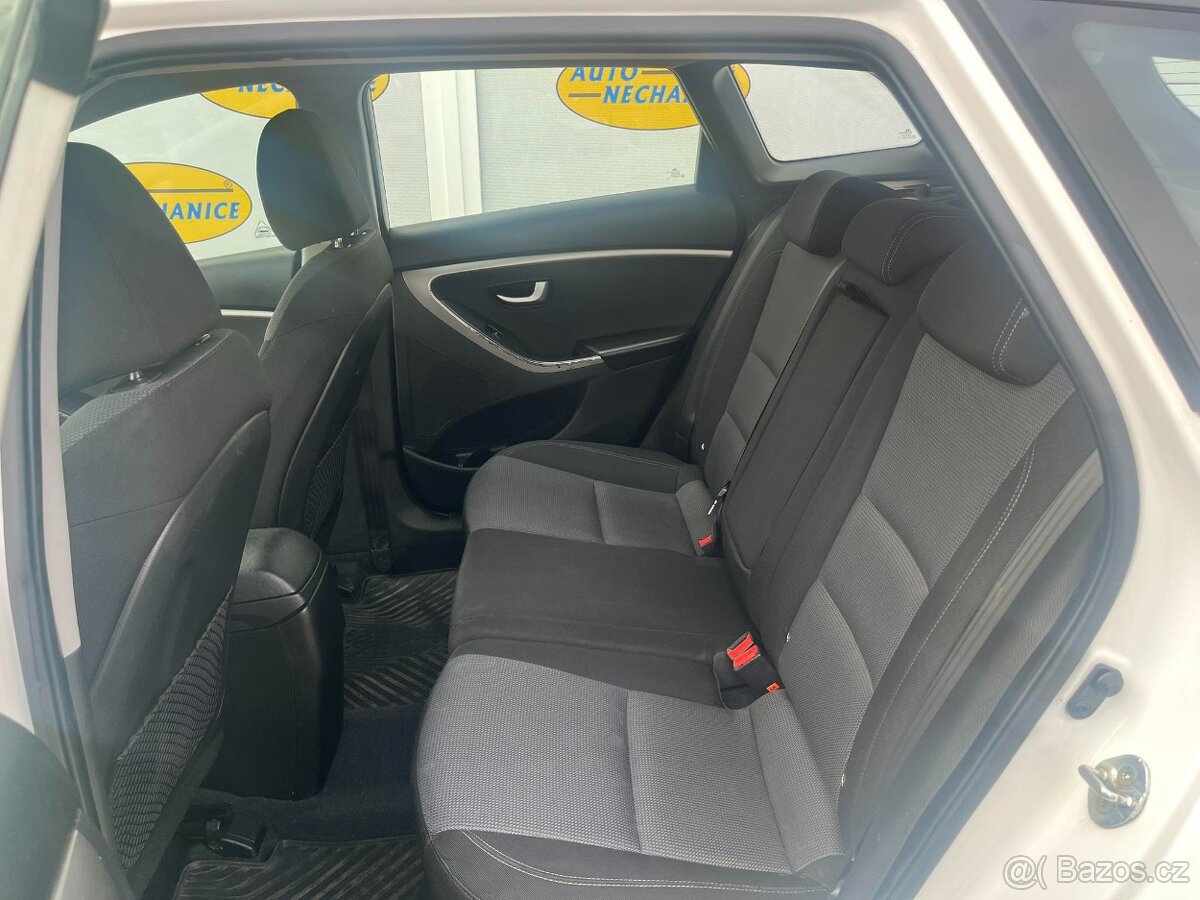 Prodám Hyundai i30 1.6 CRDi Weekend kombi - 12